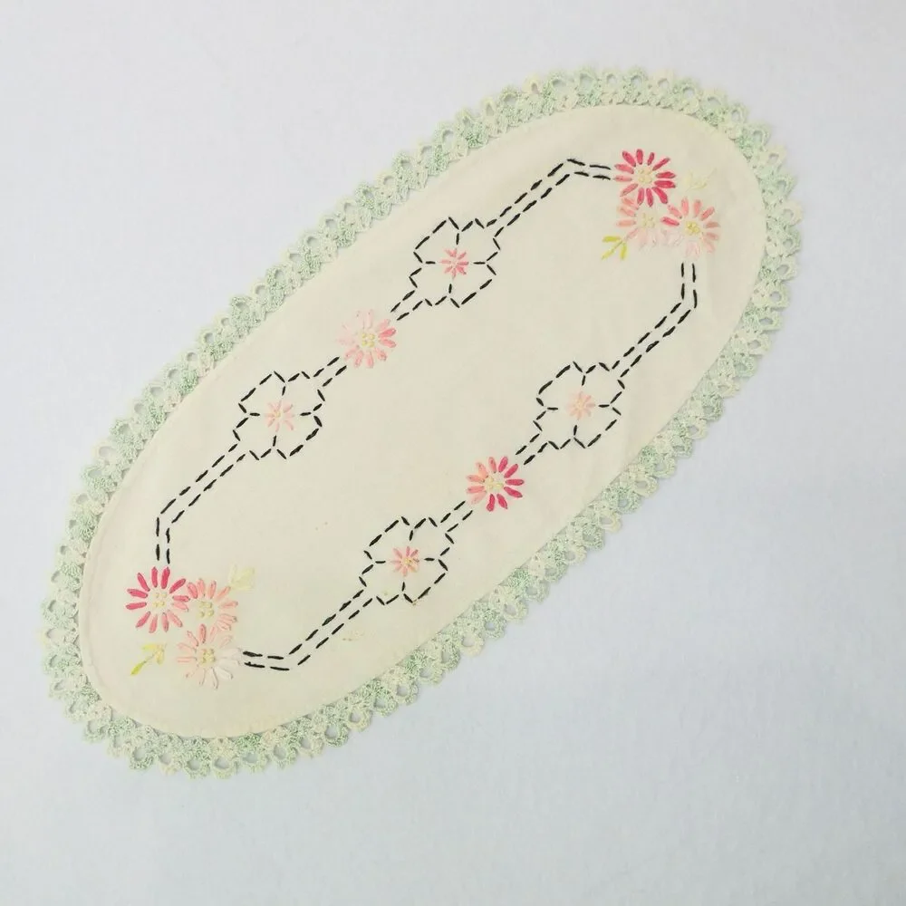 Set‎ of 4 Vintage Embroidered Linens Table Dresser Oval Rectangle Crochet Edge